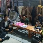 Anggota Polsek Kresek Polresta Tangerang Yuk Ngope Wae Bersama Warga Kampung Karang Jetak