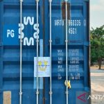 Bareskrim Polri bersama Polda Jatim menggagalkan upaya penyelundupan delapan kontainer berisi minyak goreng siap ekspor ke Timor Leste