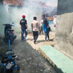 Bhabinkamtibmas Polsek Lebakgedong Monitoring Giat Fogging Di Desa Binaan